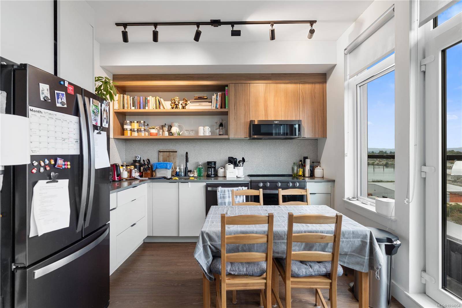 Victoria, BC V8T 0C8,515 Chatham St #515