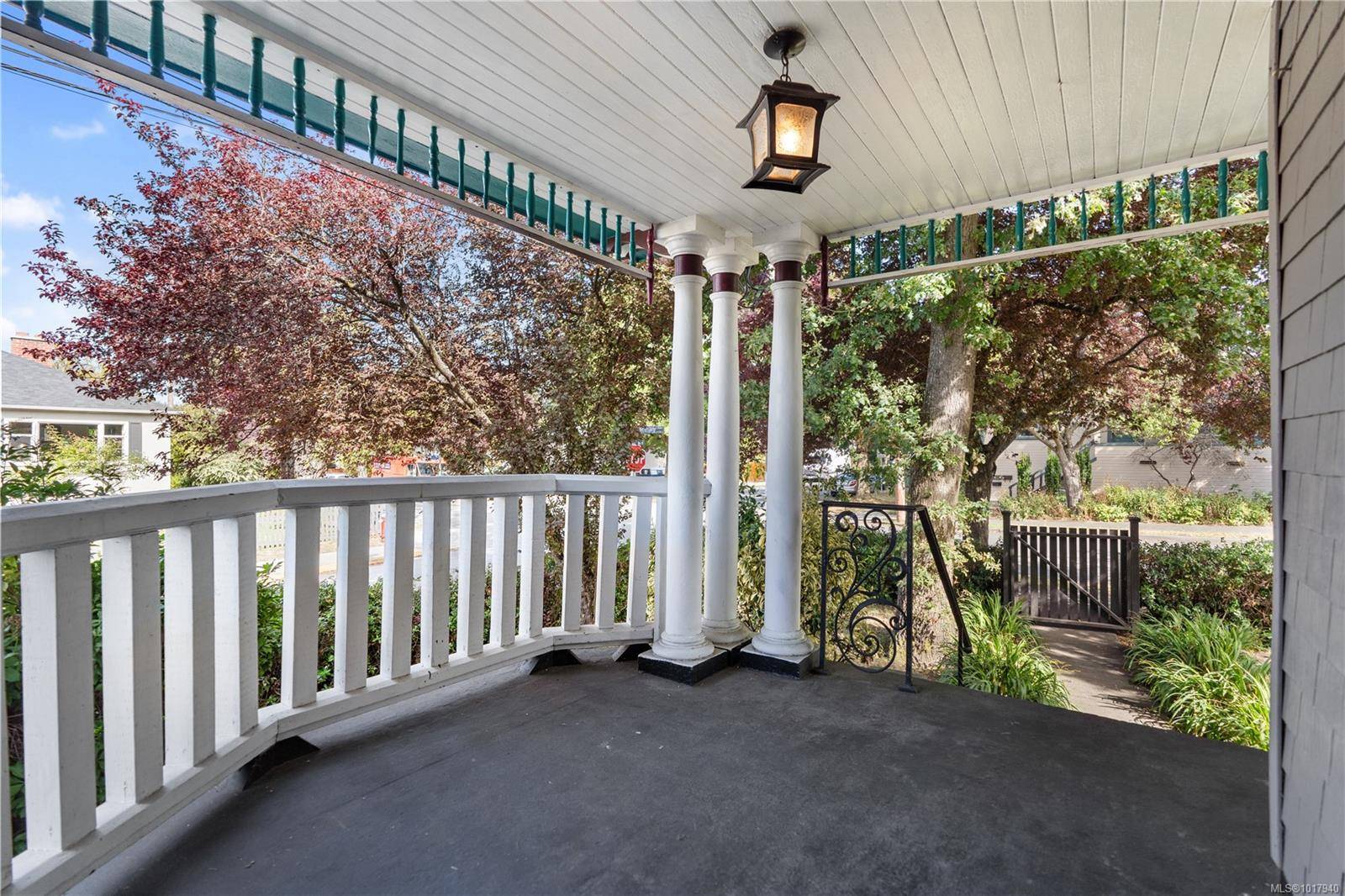 Victoria, BC V8R 3W8,1726 Stanley Ave