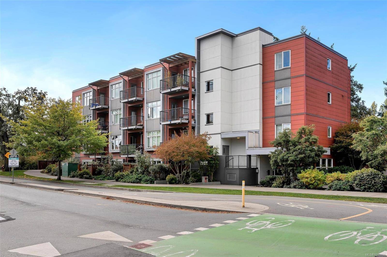 Saanich, BC V8X 2E9,4030 Borden St #203