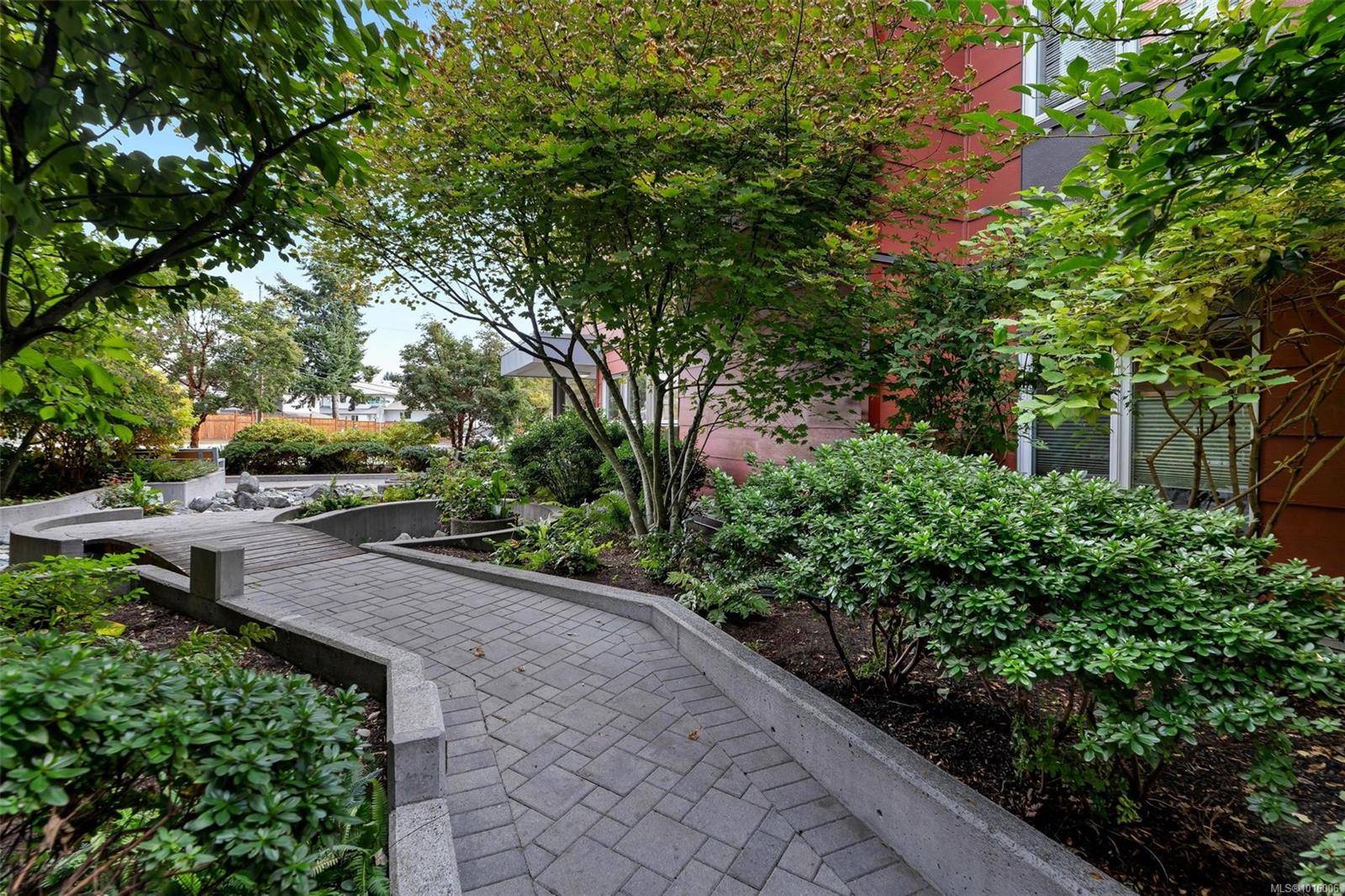 Saanich, BC V8X 2E9,4030 Borden St #203