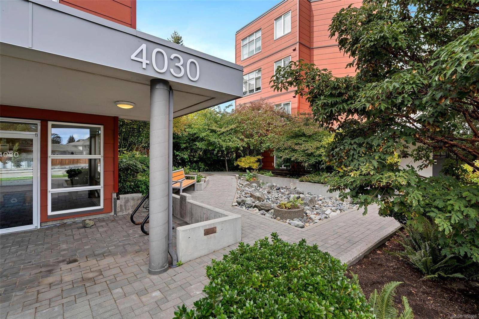 Saanich, BC V8X 2E9,4030 Borden St #203