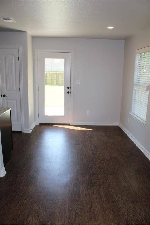 Sherman, TX 75090,208 W Lake Avenue