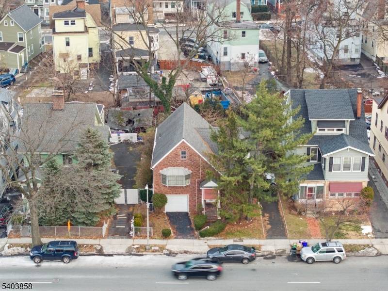 East Orange City, NJ 07017,220 N Oraton Pkwy