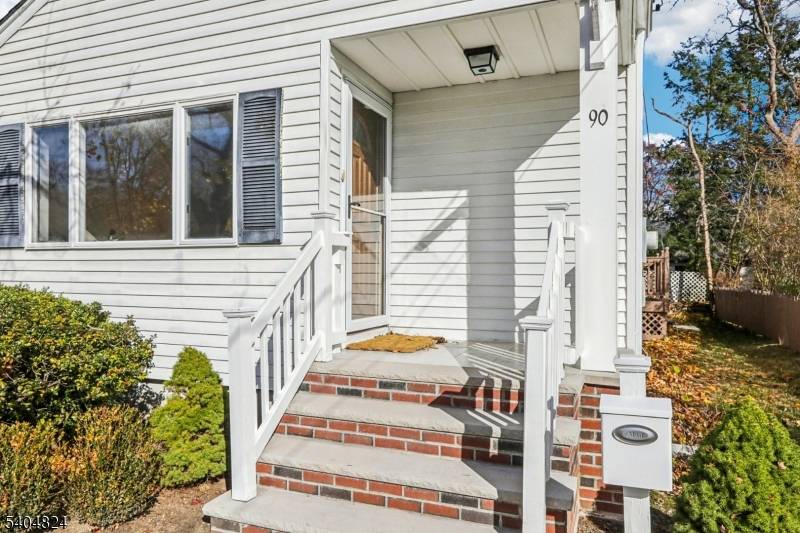 Glen Rock Boro, NJ 07452,90 Greenway Rd