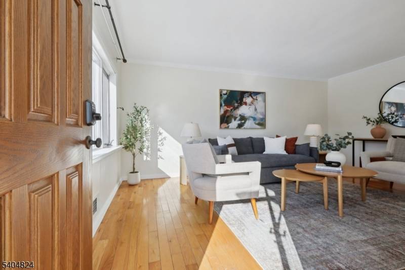 Glen Rock Boro, NJ 07452,90 Greenway Rd