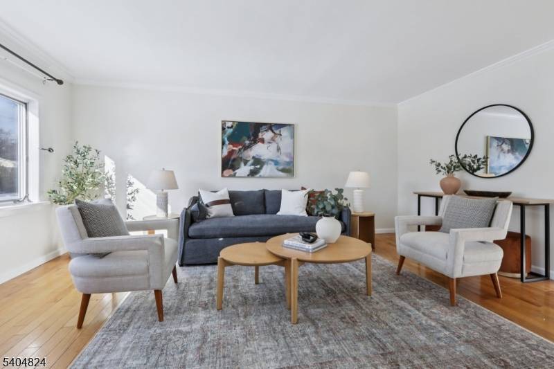 Glen Rock Boro, NJ 07452,90 Greenway Rd