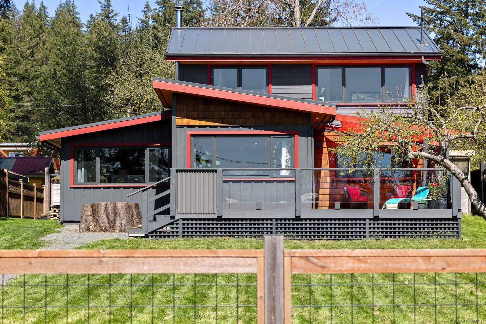 Comox, BC V9M 2R6,1304 Midden Rd