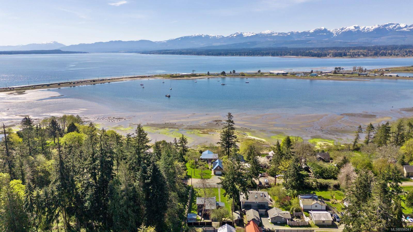 Comox, BC V9M 2R6,1304 Midden Rd