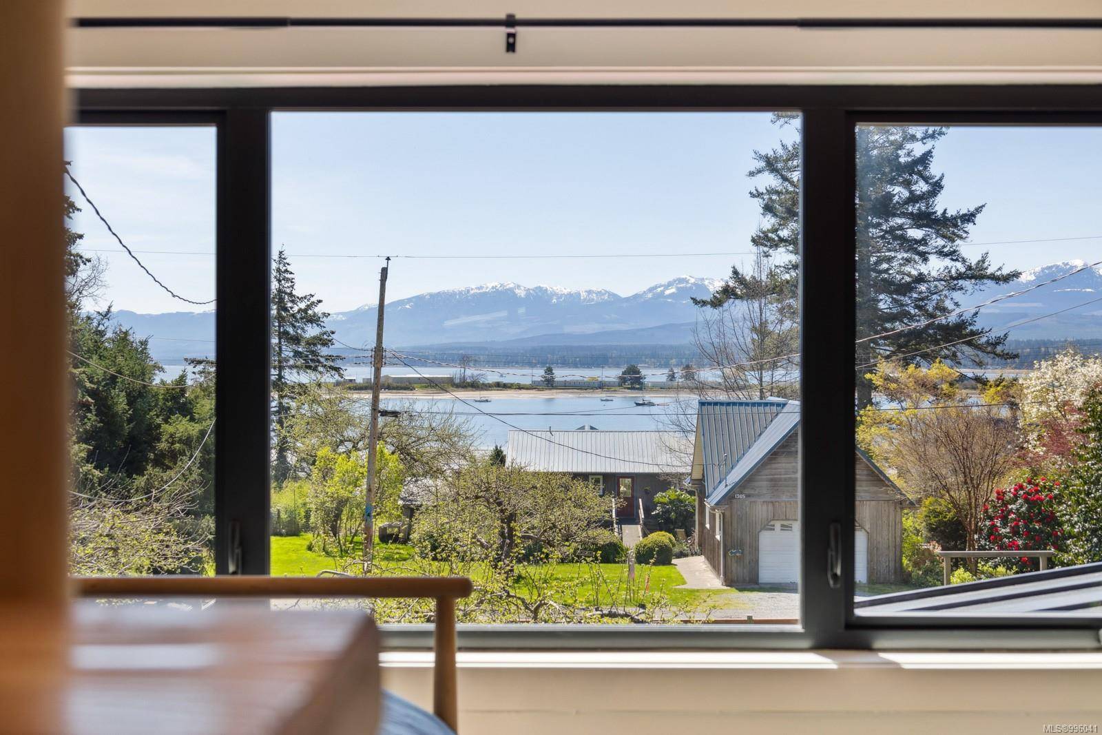 Comox, BC V9M 2R6,1304 Midden Rd