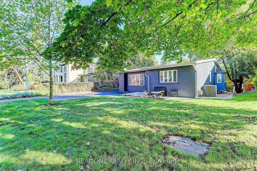 Toronto C13, ON M3C 1M6,10 North Hills TER