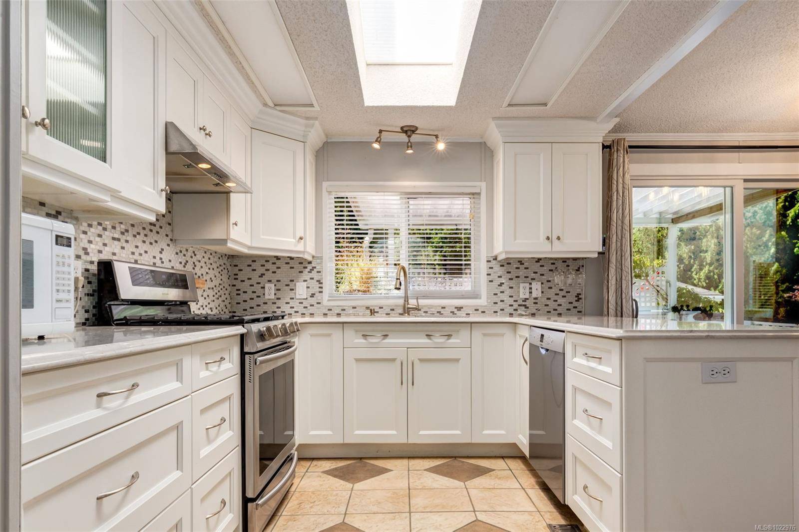 Nanaimo, BC V9R 6K6,1060 Murchie Way