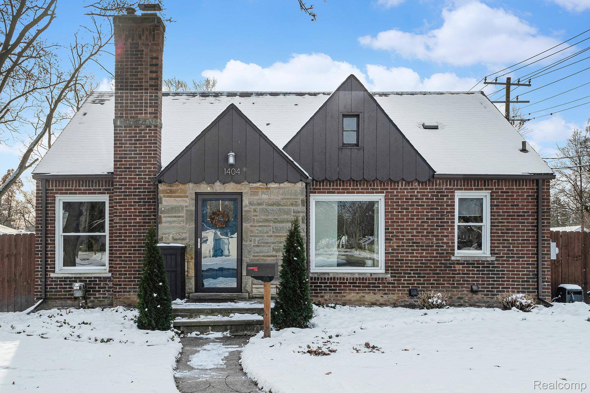 Royal Oak, MI 48073,1404 E 14 Mile RD