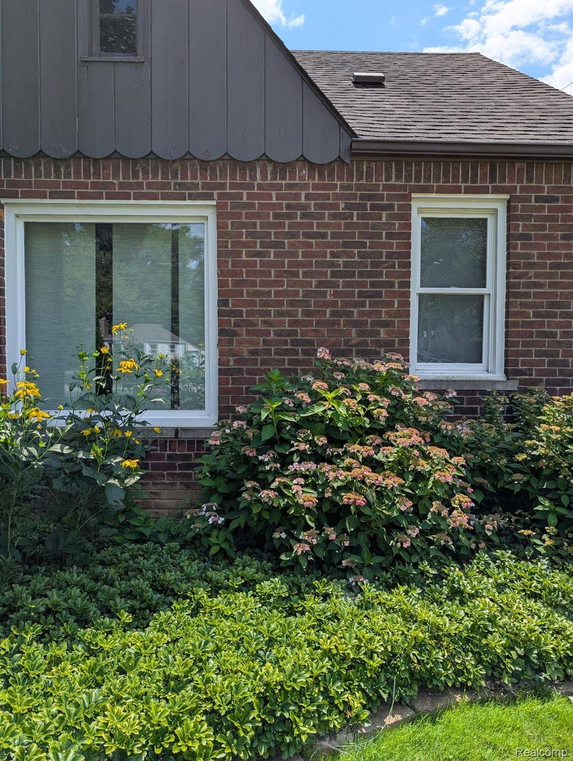 Royal Oak, MI 48073,1404 E 14 Mile RD