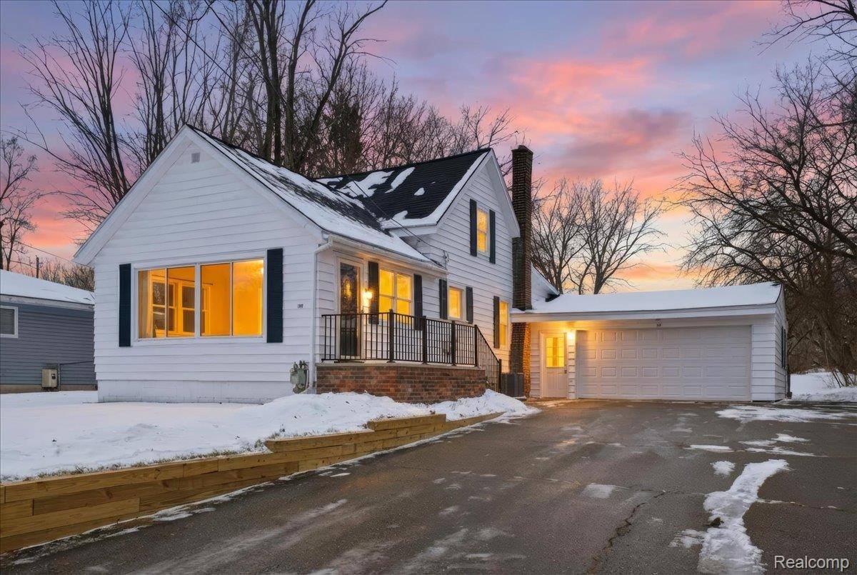 Waterford, MI 48327,1131 Airway DR