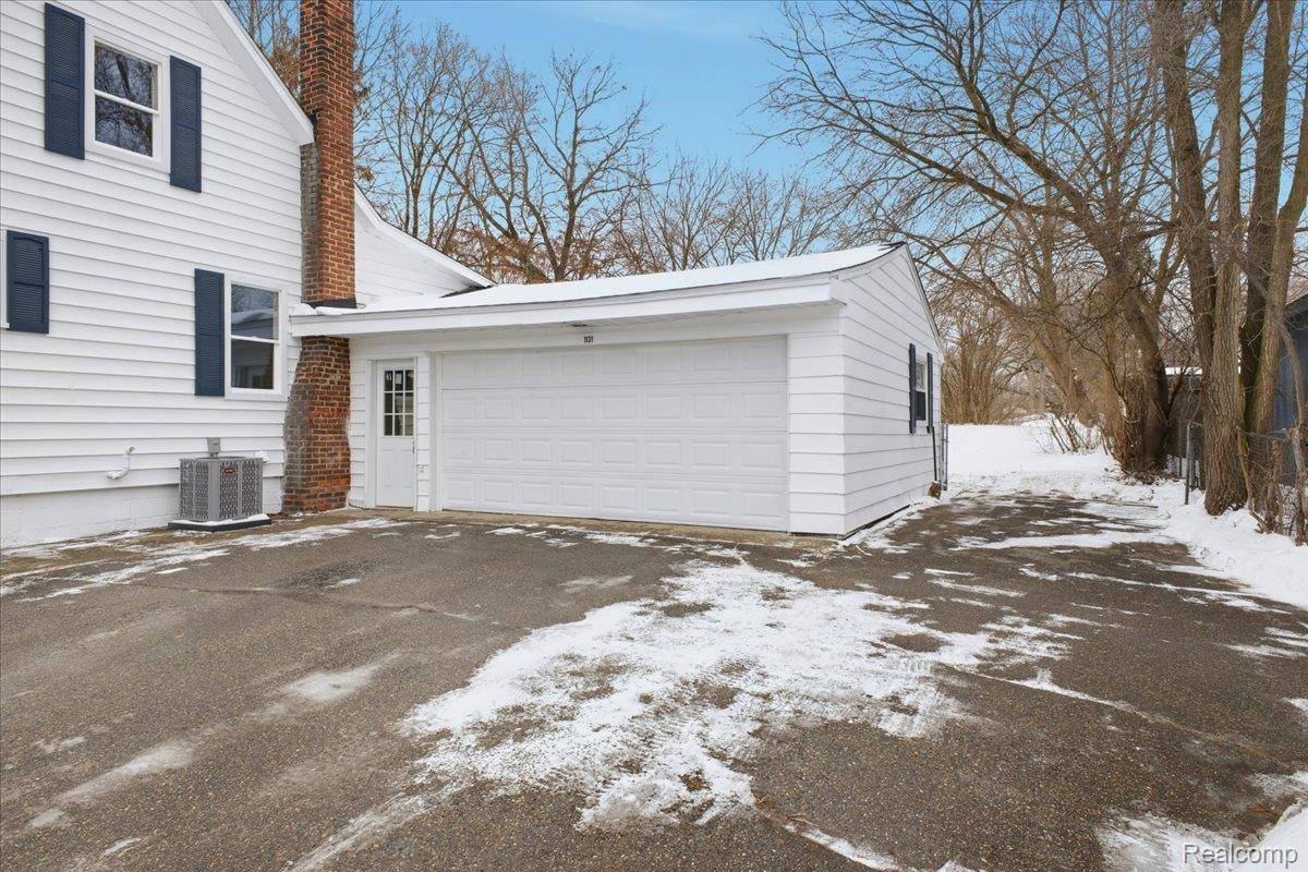 Waterford, MI 48327,1131 Airway DR