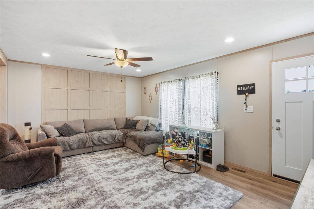 Bonham, TX 75418,308 Largo Street