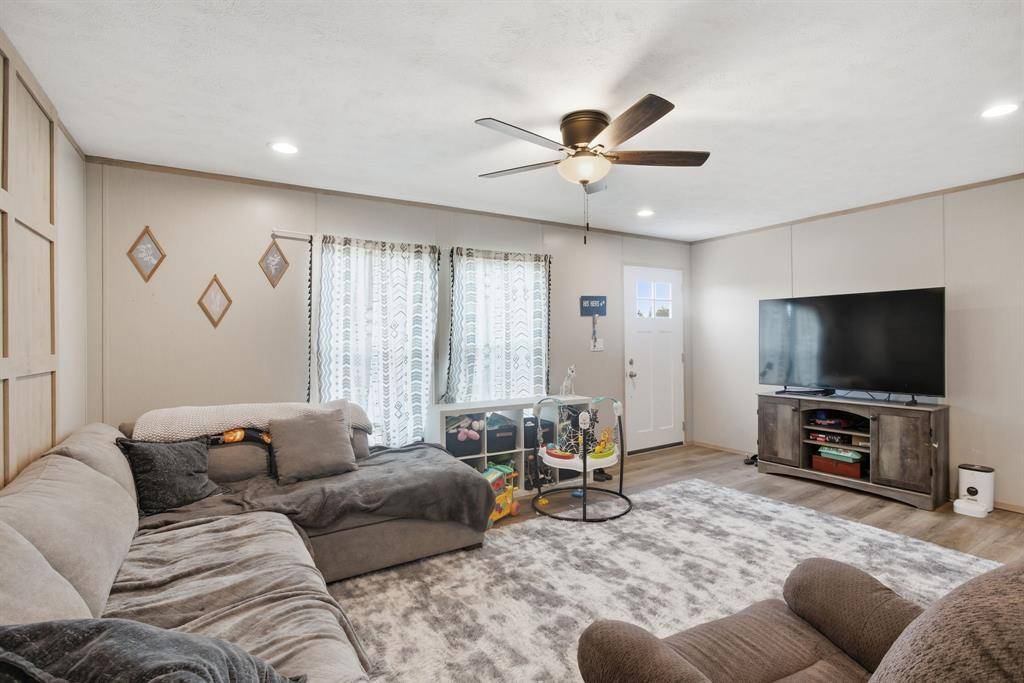 Bonham, TX 75418,308 Largo Street