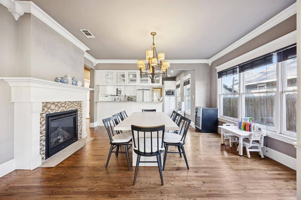 Fort Worth, TX 76110,1906 S Henderson Street