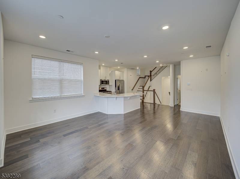 Morris Plains Boro, NJ 07950,63 Veterans Way