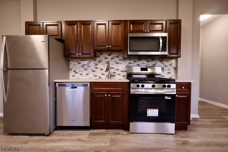 Newark City, NJ 07108,456 Avon Ave #3L