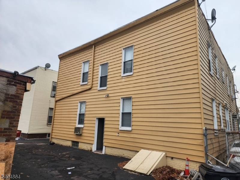 Newark City, NJ 07106,196 W End Ave