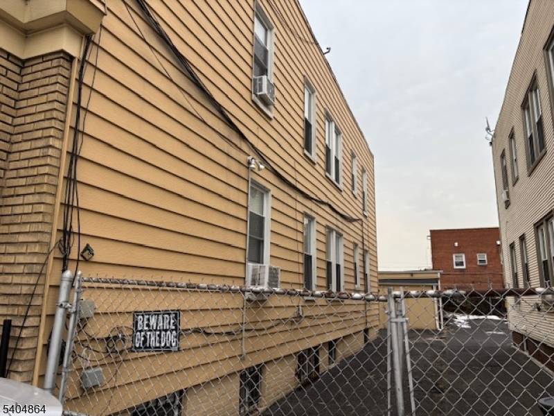 Newark City, NJ 07106,196 W End Ave