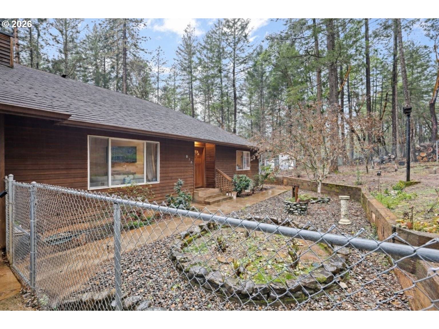 Merlin, OR 97532,372 THORNBROOK DR