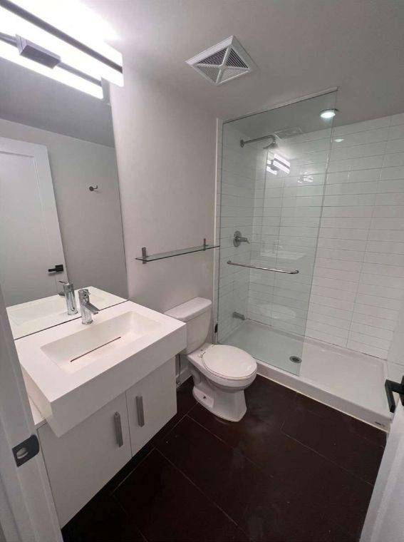 Toronto C01, ON M5V 2V9,420 Lake Shore G02 BLVD W #2nd Bed