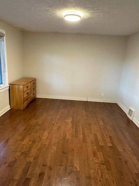 Oshawa, ON L1H 3Y8,38 Kawartha AVE