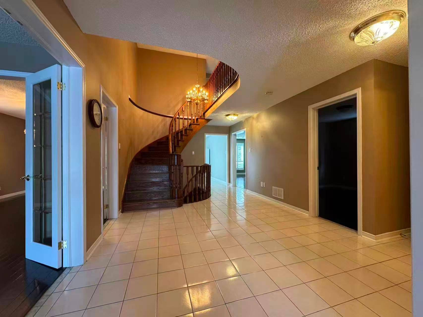 Richmond Hill, ON L4S 1A7,27 Summitcrest DR