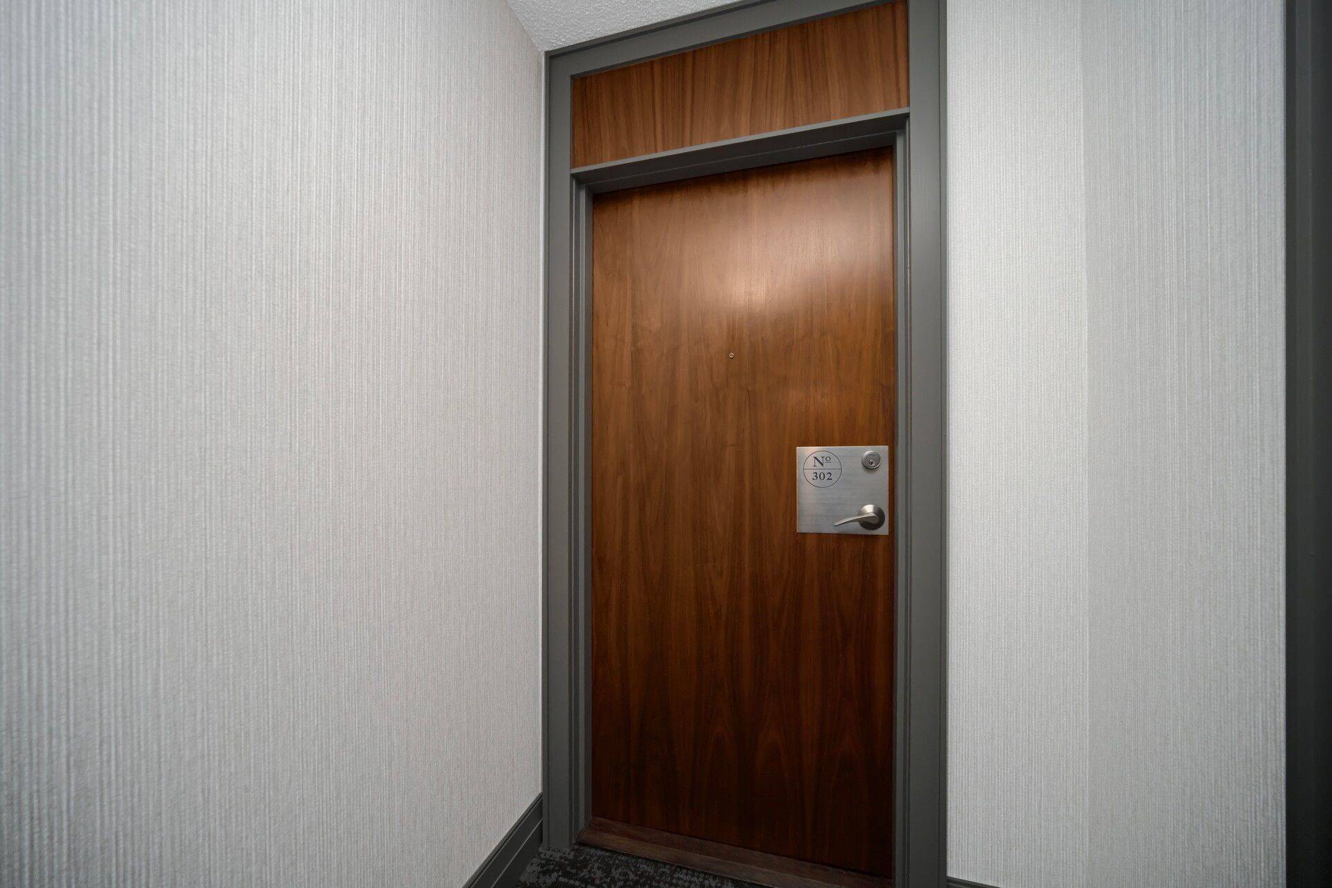 Mississauga, ON L5B 4M1,1 Elm DR #302