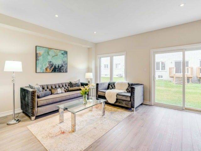 Brampton, ON L6X 0Y3,60 Crumlin CRES
