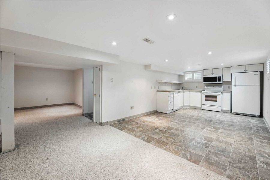 Kawartha Lakes, ON K9V 4K6,115 Albert ST N