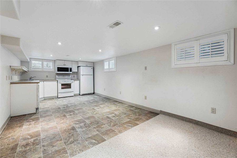 Kawartha Lakes, ON K9V 4K6,115 Albert ST N