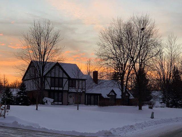 Hamilton, ON L8B 0Z6,22 Weneil DR