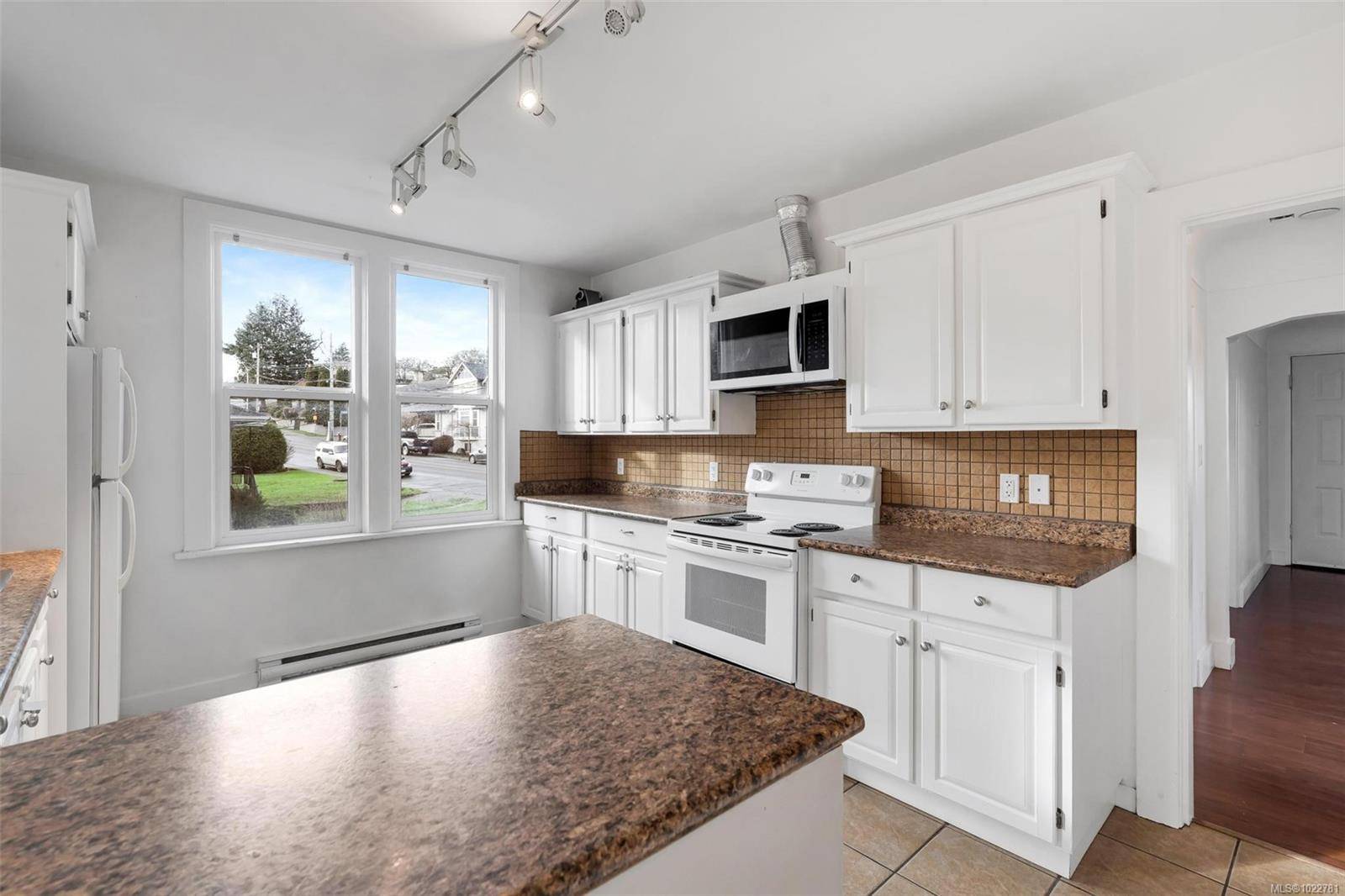 Victoria, BC V8T 3H8,2969 Cedar Hill Rd