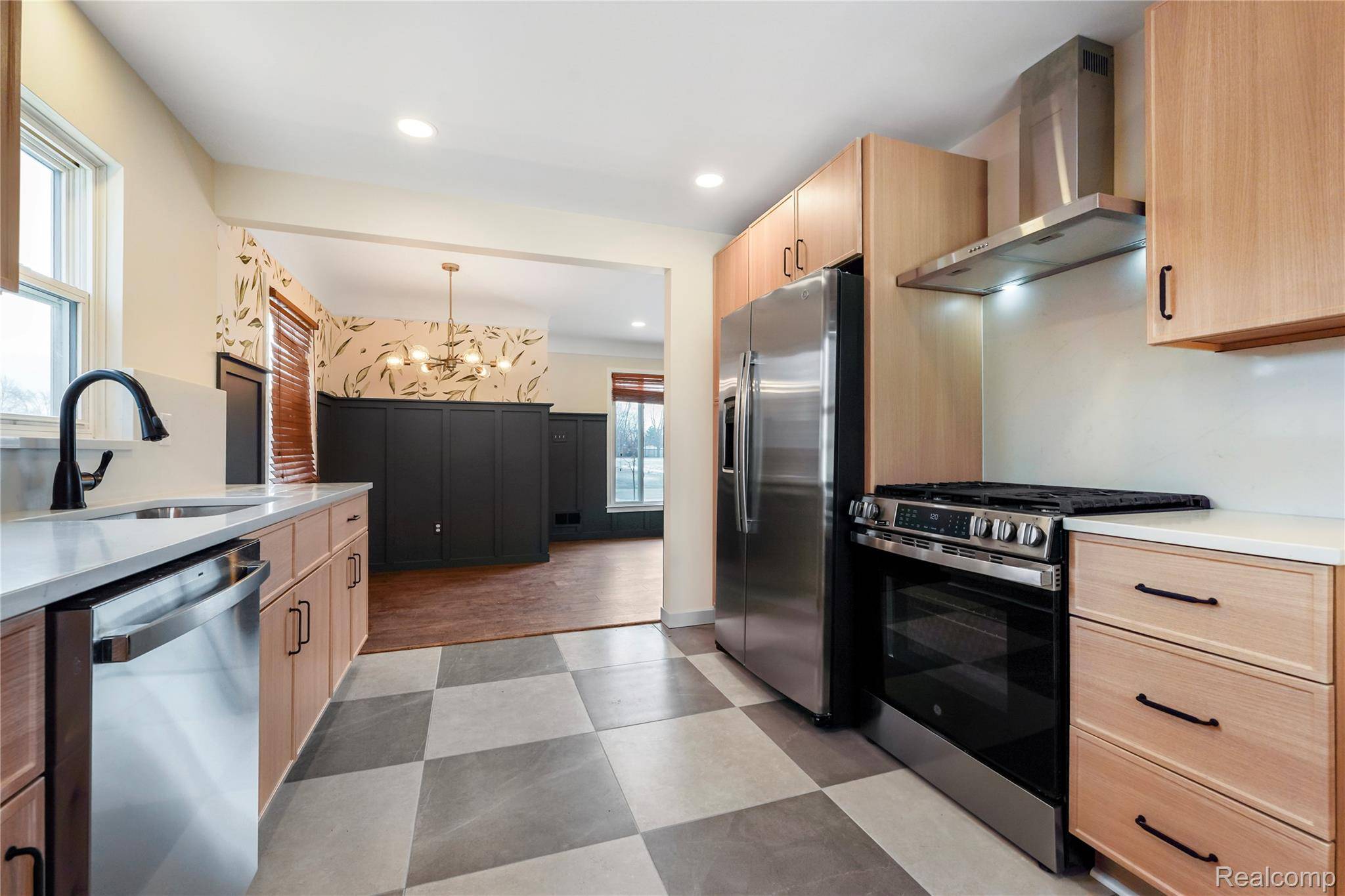 St. Clair Shores, MI 48080,22635 California ST