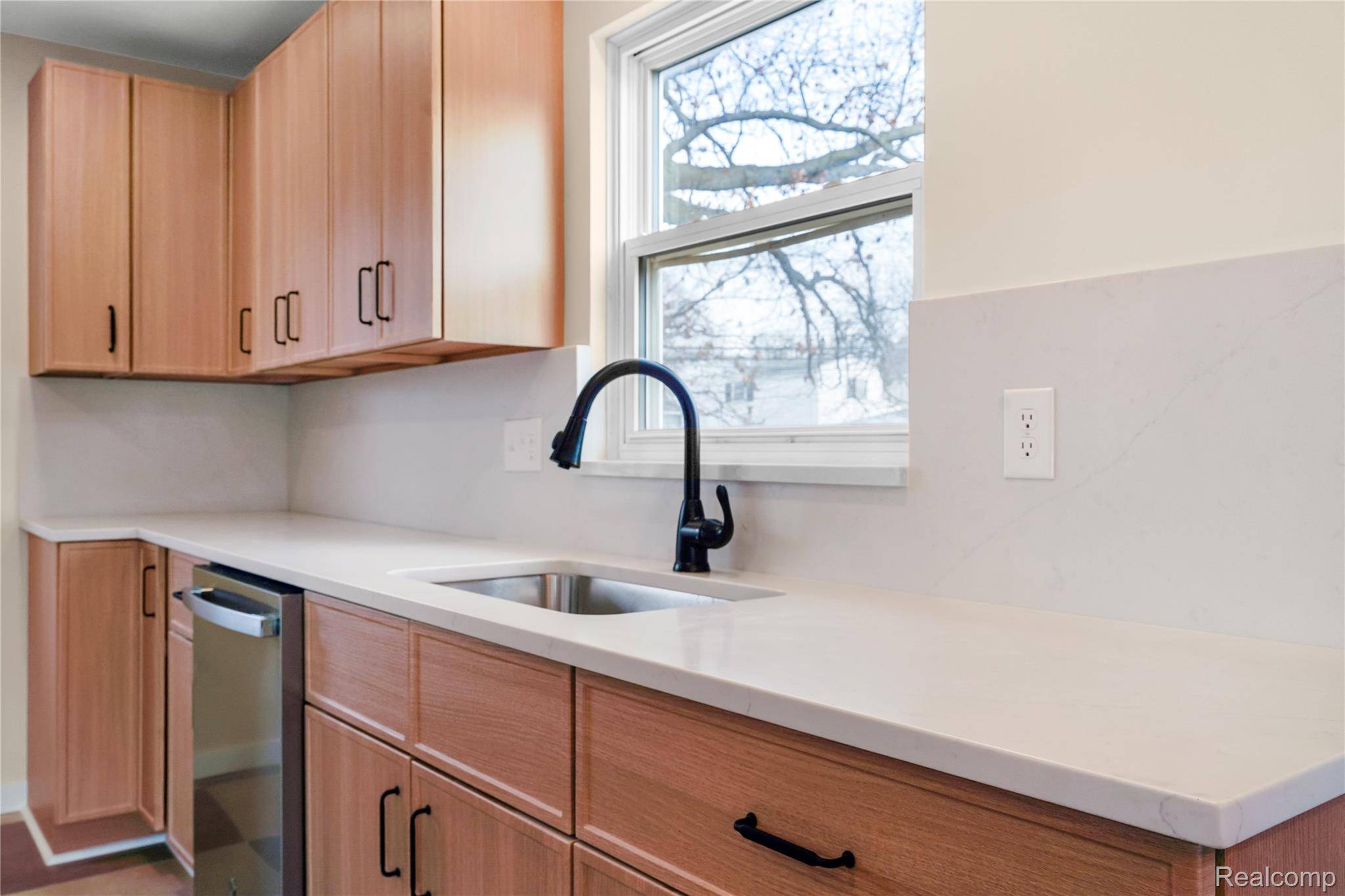 St. Clair Shores, MI 48080,22635 California ST