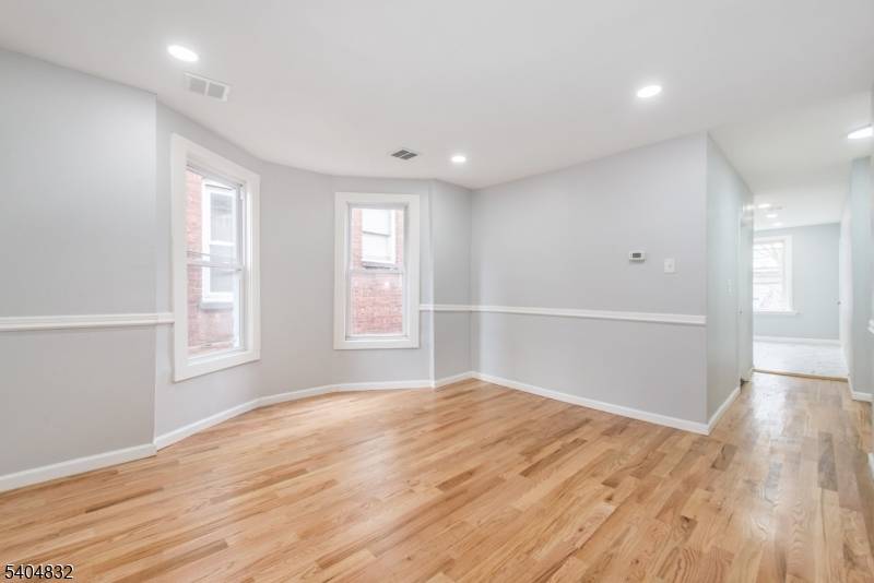 Newark City, NJ 07104,662 Mount Prospect Ave