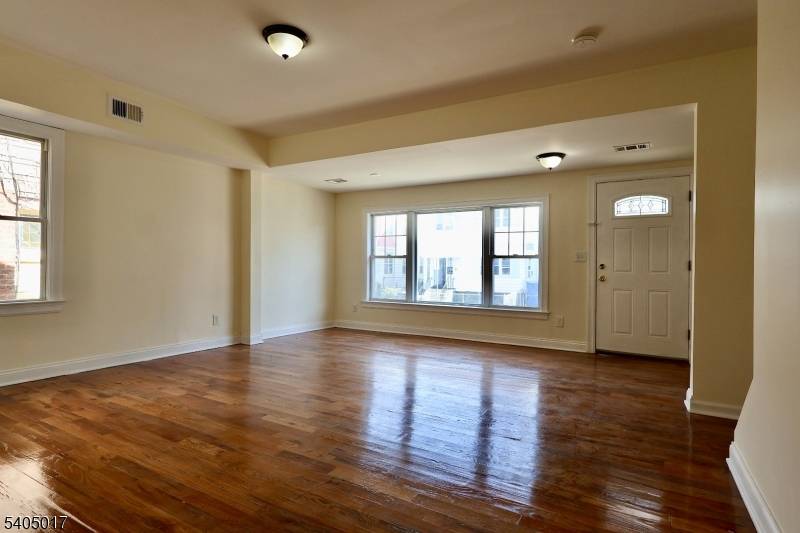 Newark City, NJ 07106,223 W End Ave