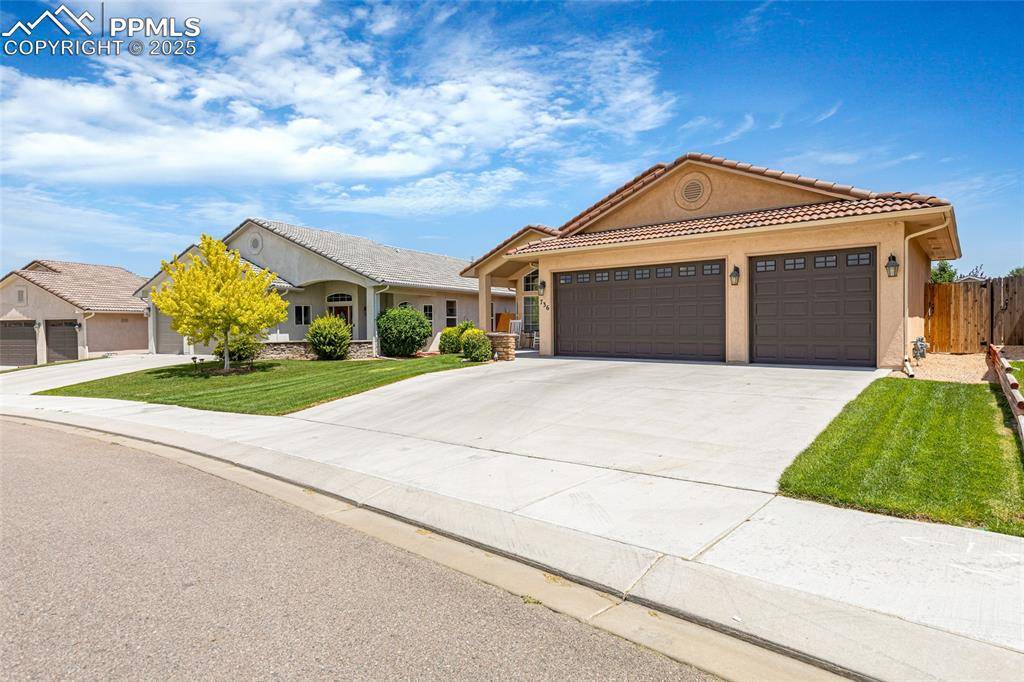 Pueblo, CO 81005,736 Aspencrest DR