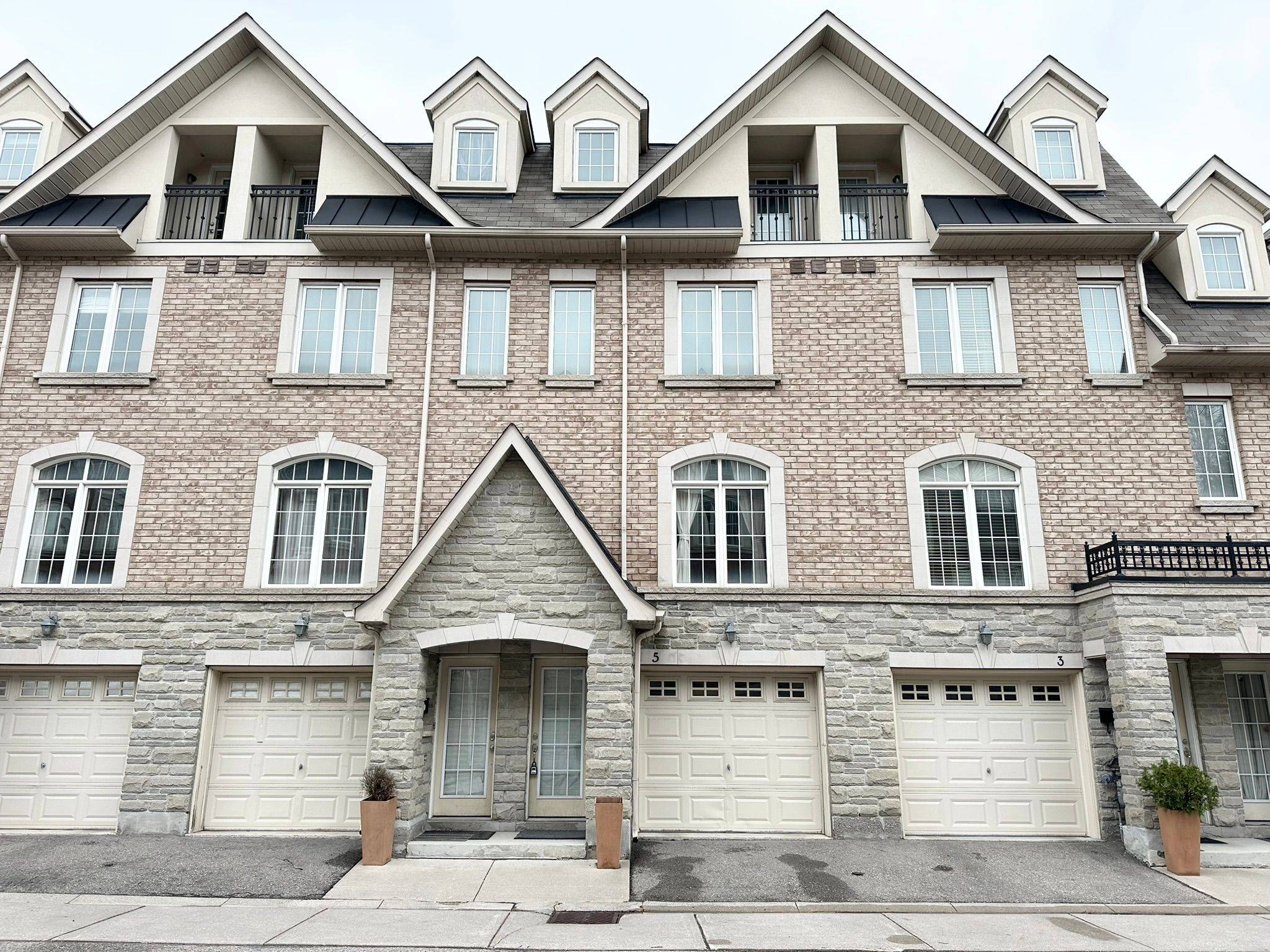 Toronto C14, ON M2N 0E7,5 Hayes LN