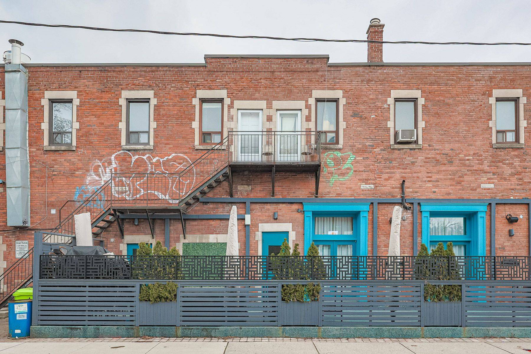 Toronto C01, ON M6J 2V9,413 Crawford ST