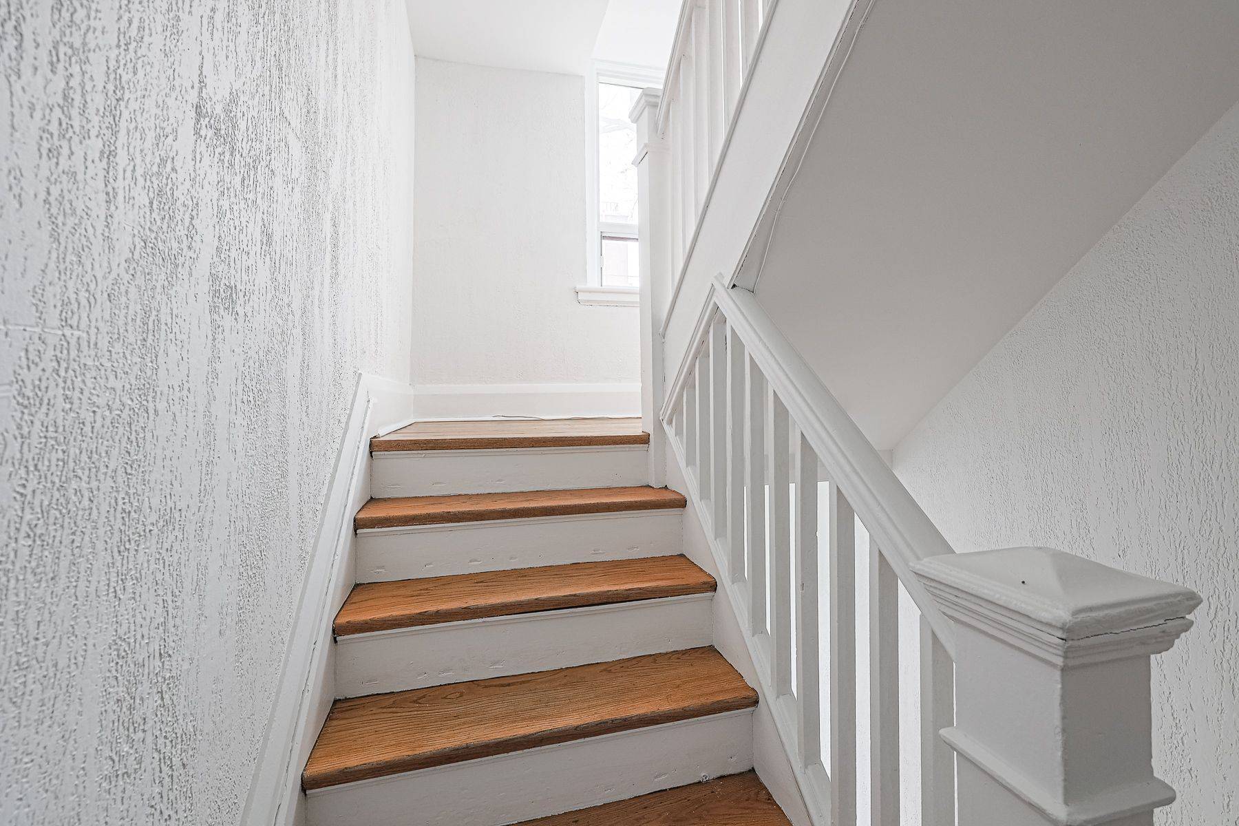 Toronto C01, ON M6J 2V9,413 Crawford ST