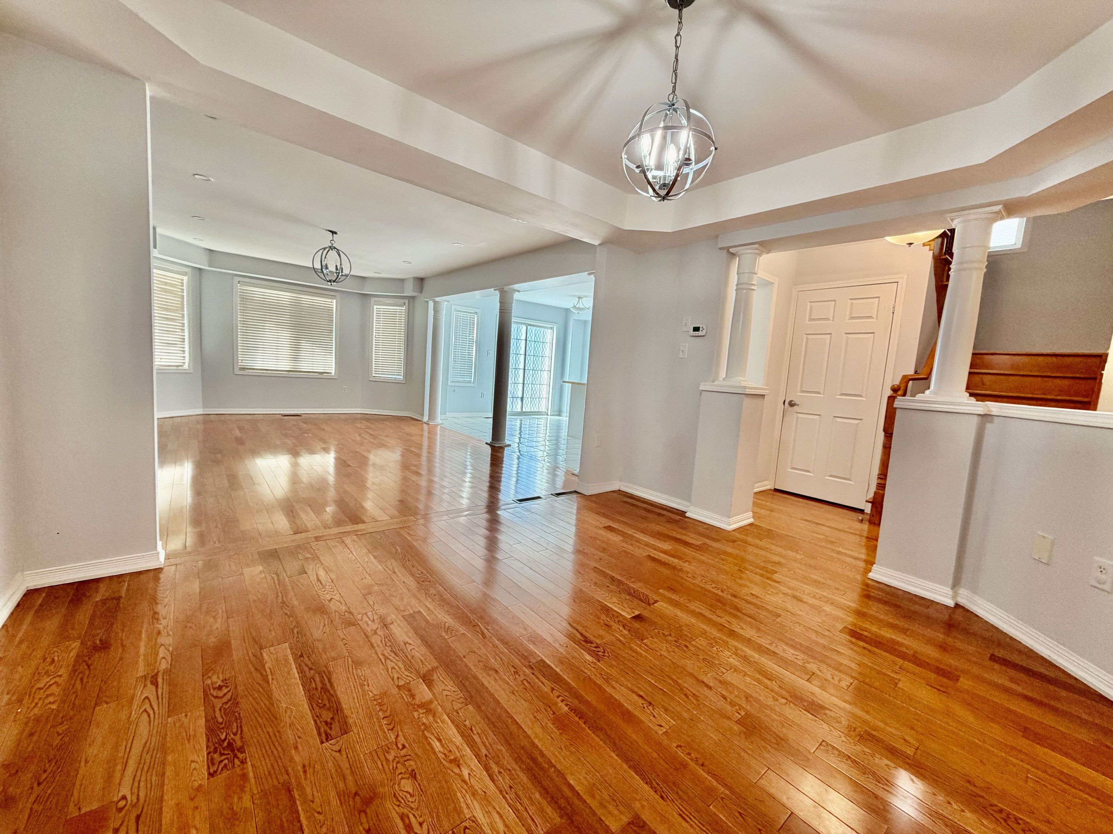 Whitby, ON L1P 1W9,8 Holman CT