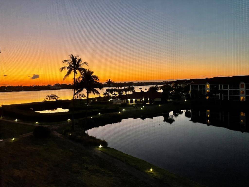 Hypoluxo, FL 33462,7030 Half Moon Cir #418