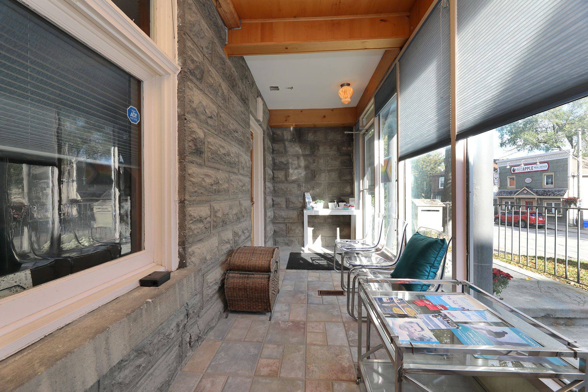 Newmarket, ON L3Y 3Y6,78 Main ST S