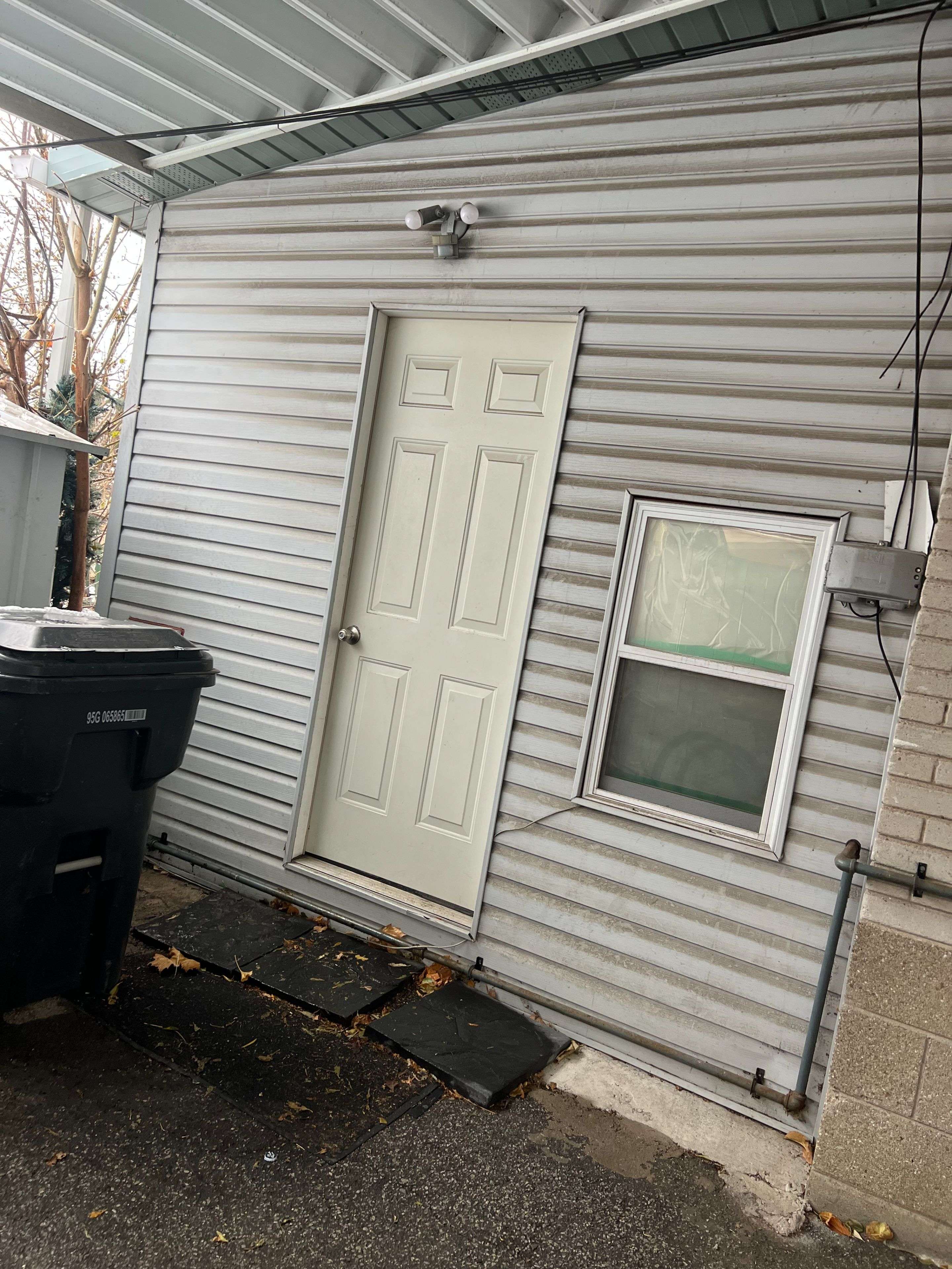 Toronto W10, ON M9W 2B9,14 Tofield CRES #Main/lower bsmt