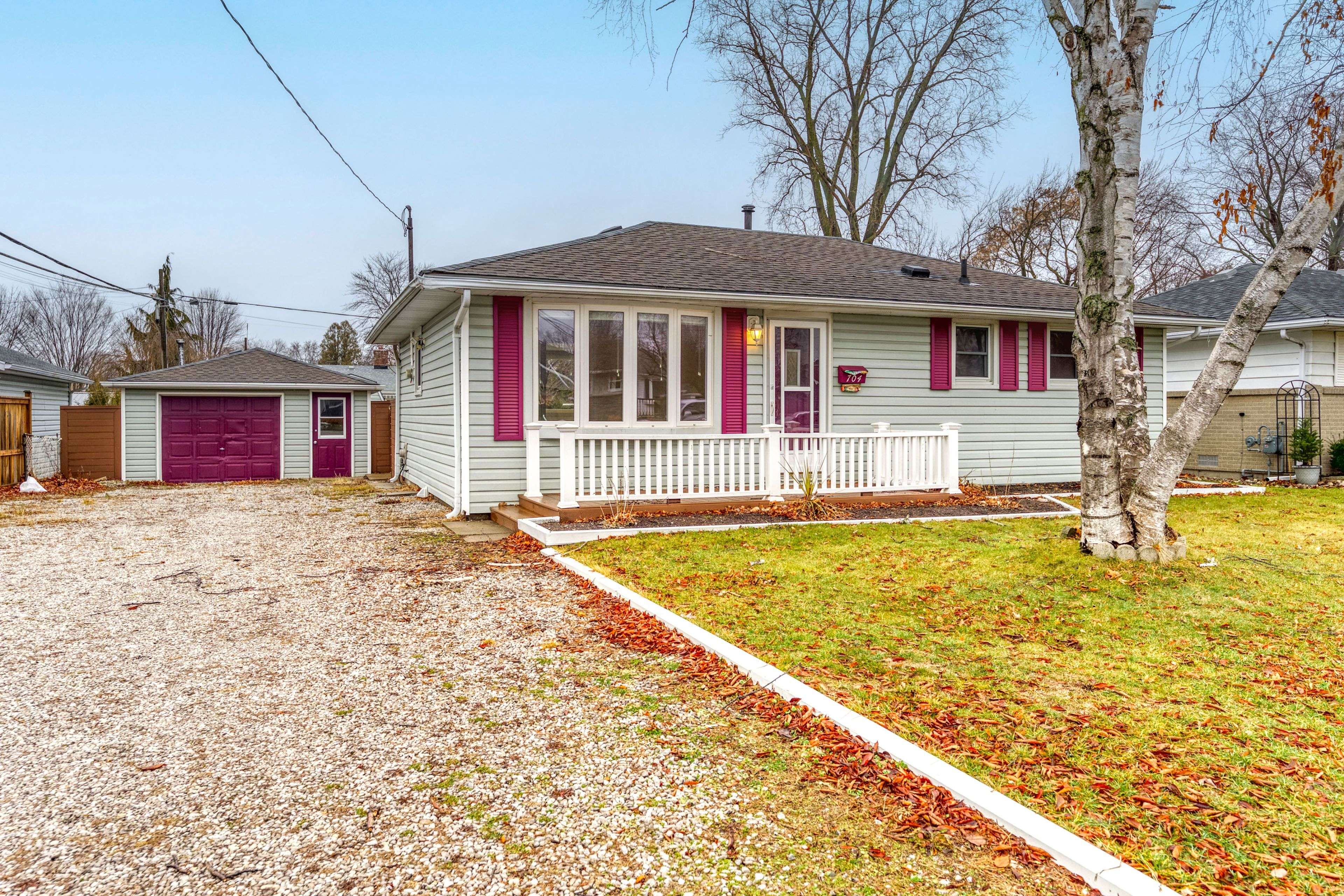 Point Edward, ON N7V 1A9,704 Houser ST