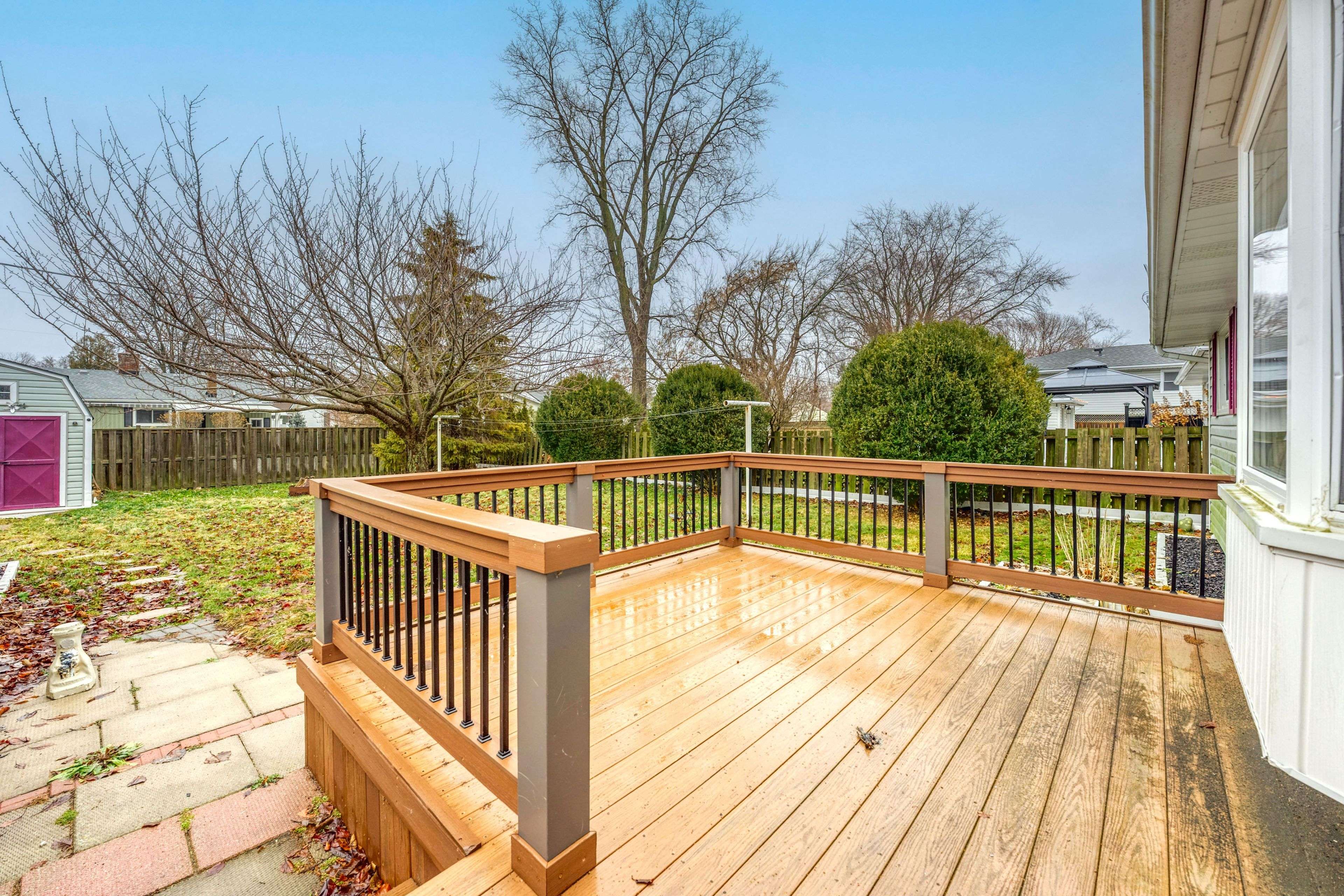 Point Edward, ON N7V 1A9,704 Houser ST